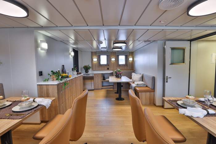 MV Vikingfjord Dining Area Wide 4 Secret Atlas.jpg